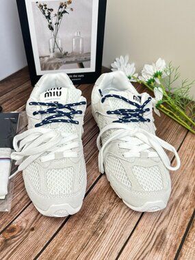 Women's Sneakers / Casual Shoes — US 10 / EU 40